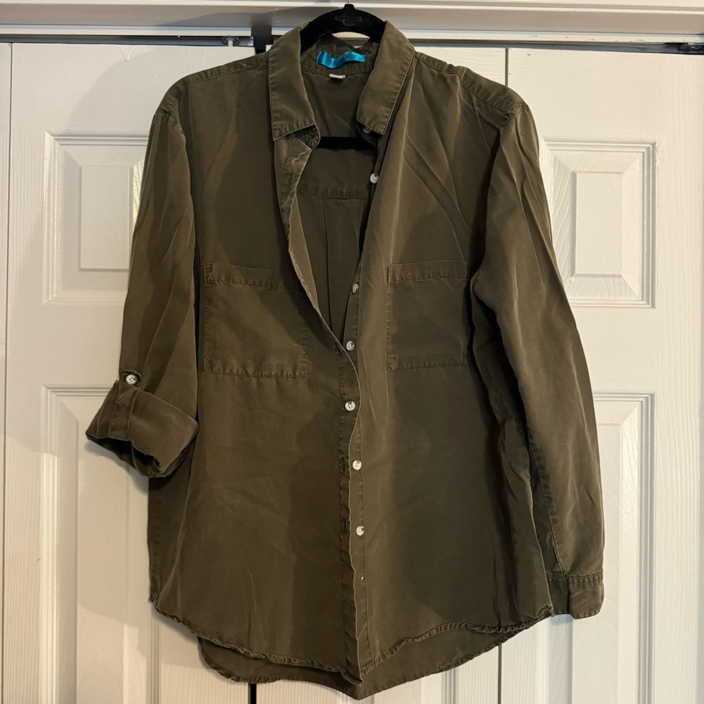 Green button down